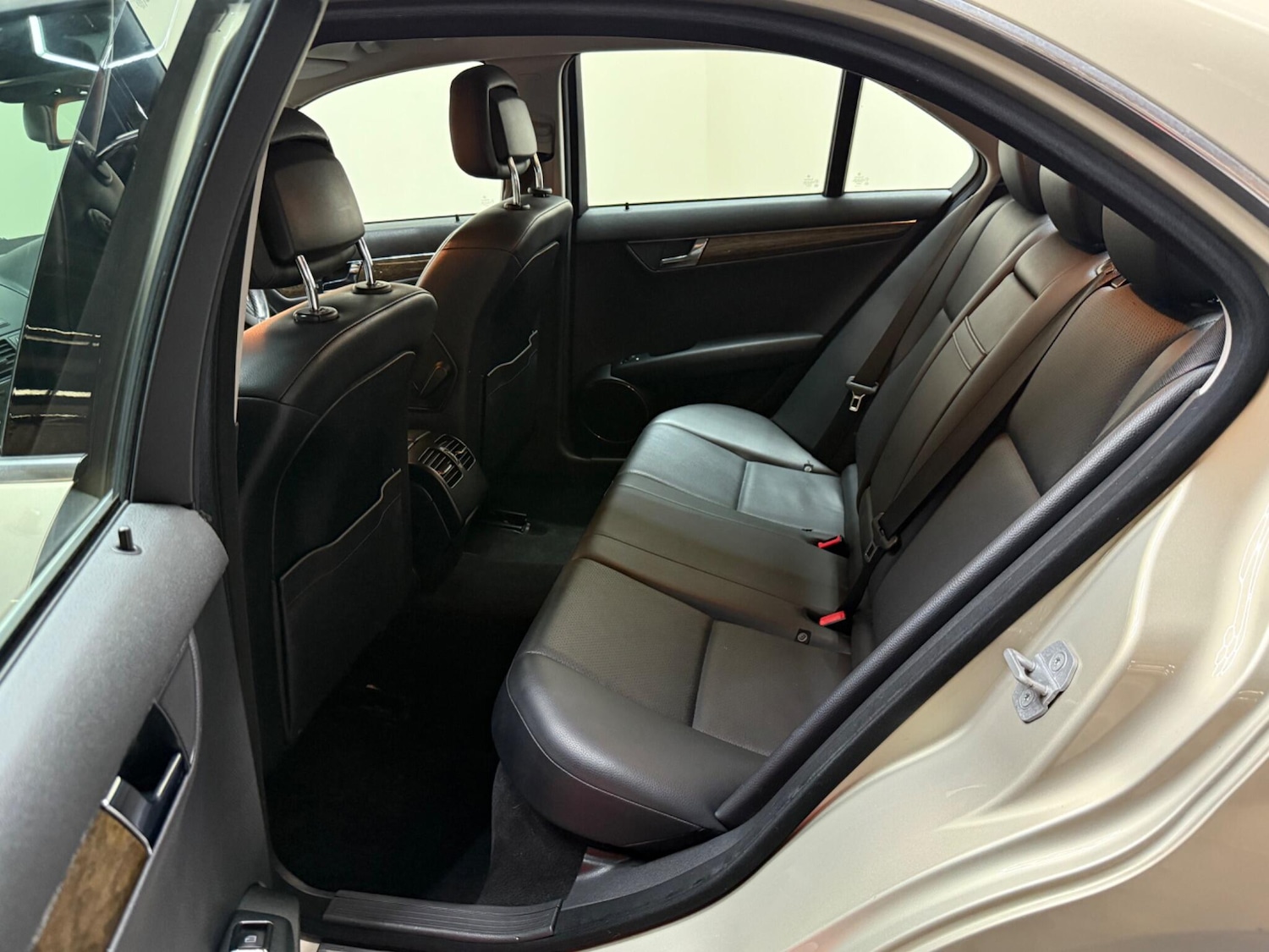 Used Mercedes-Benz C-Class 2010 for sale - 75965947: Photo 23