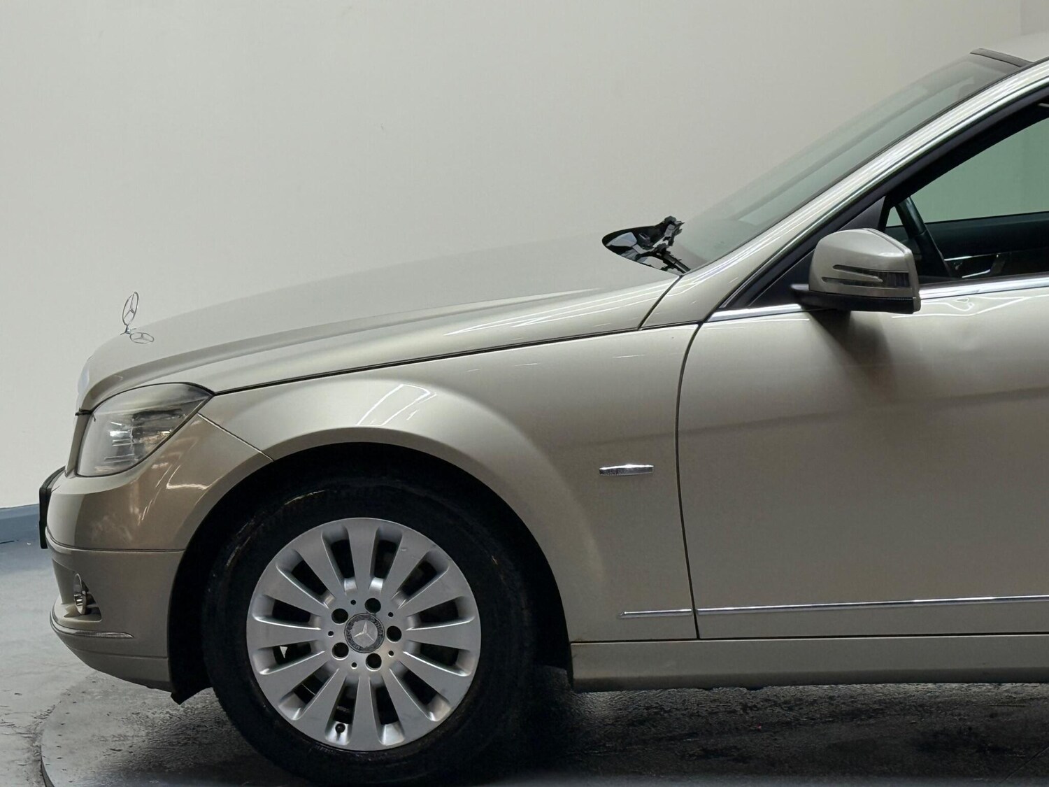 Used Mercedes-Benz C-Class 2010 for sale - 75965947: Photo 28