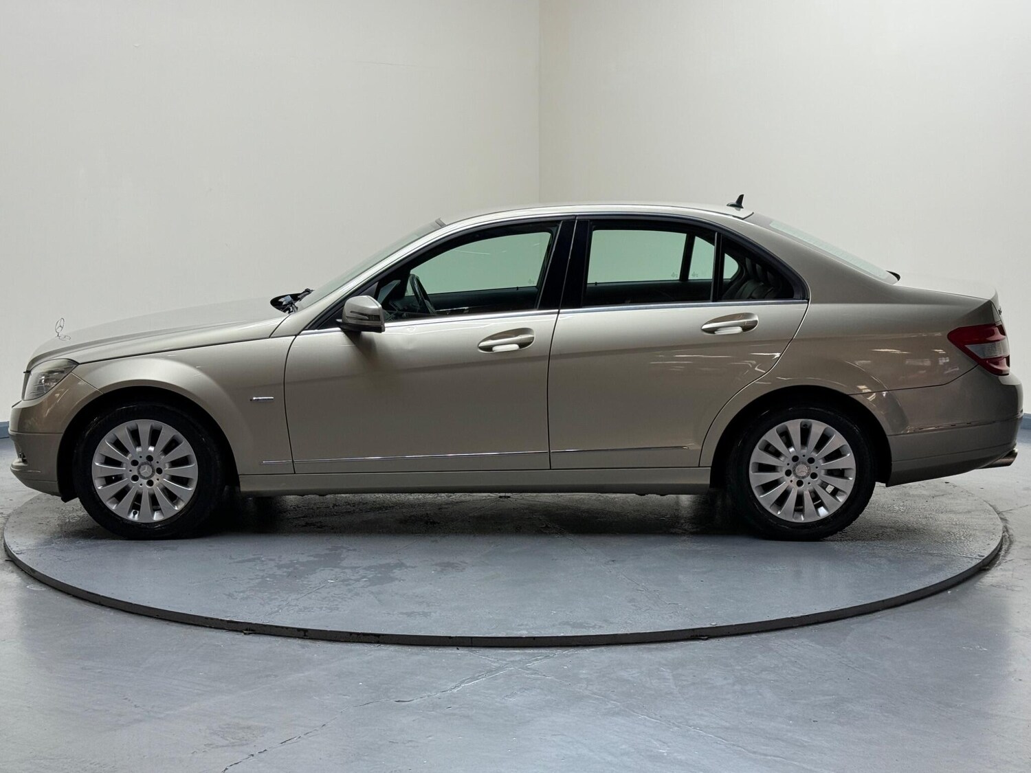 Used Mercedes-Benz C-Class 2010 for sale - 75965947: Photo 29