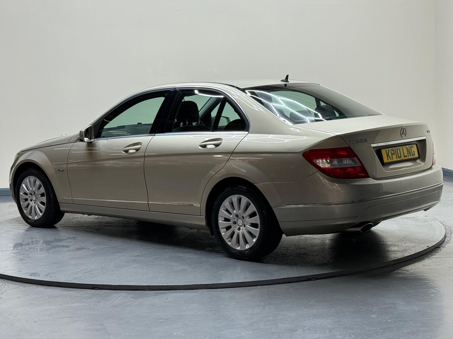 Used Mercedes-Benz C-Class 2010 for sale - 75965947: Photo 32