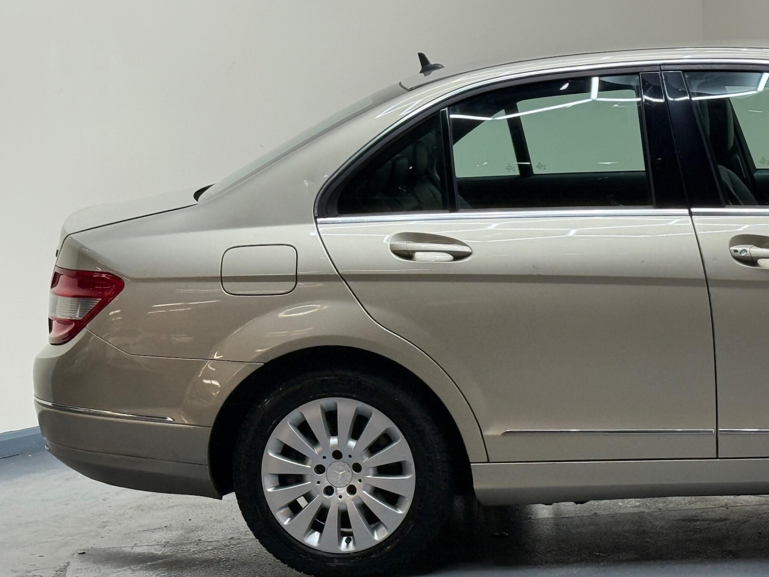 Used Mercedes-Benz C-Class 2010 for sale - 75965947: Photo 48