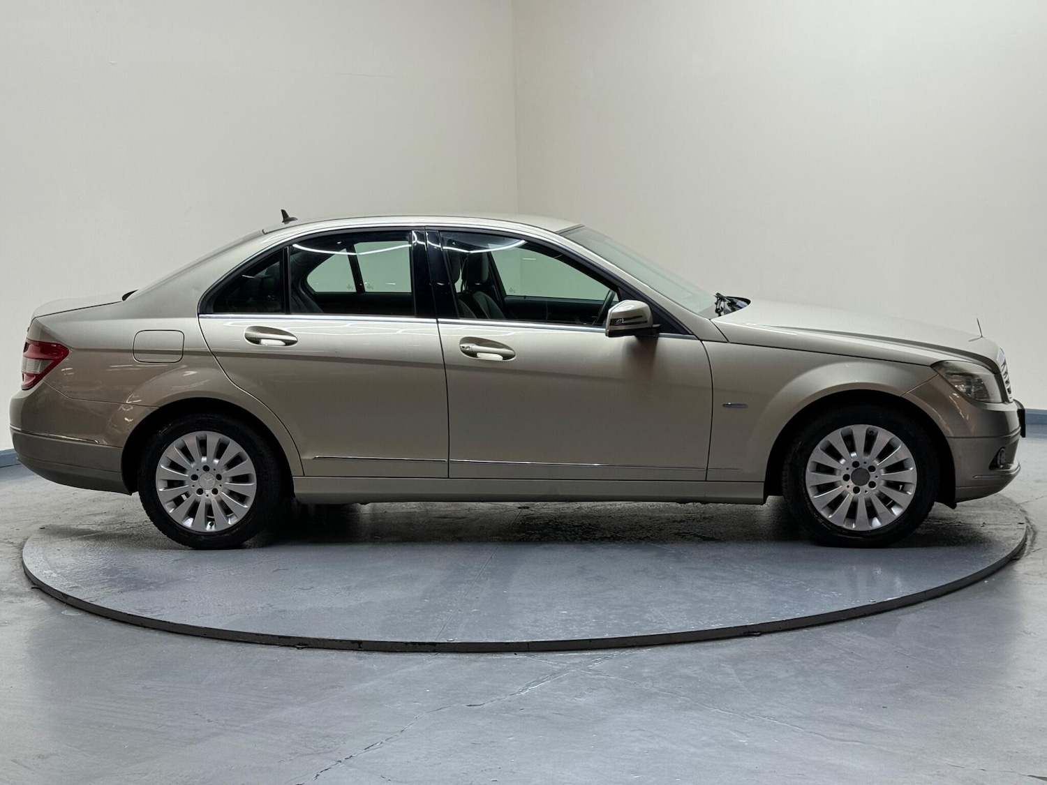 Used Mercedes-Benz C-Class 2010 for sale - 75965947: Photo 49