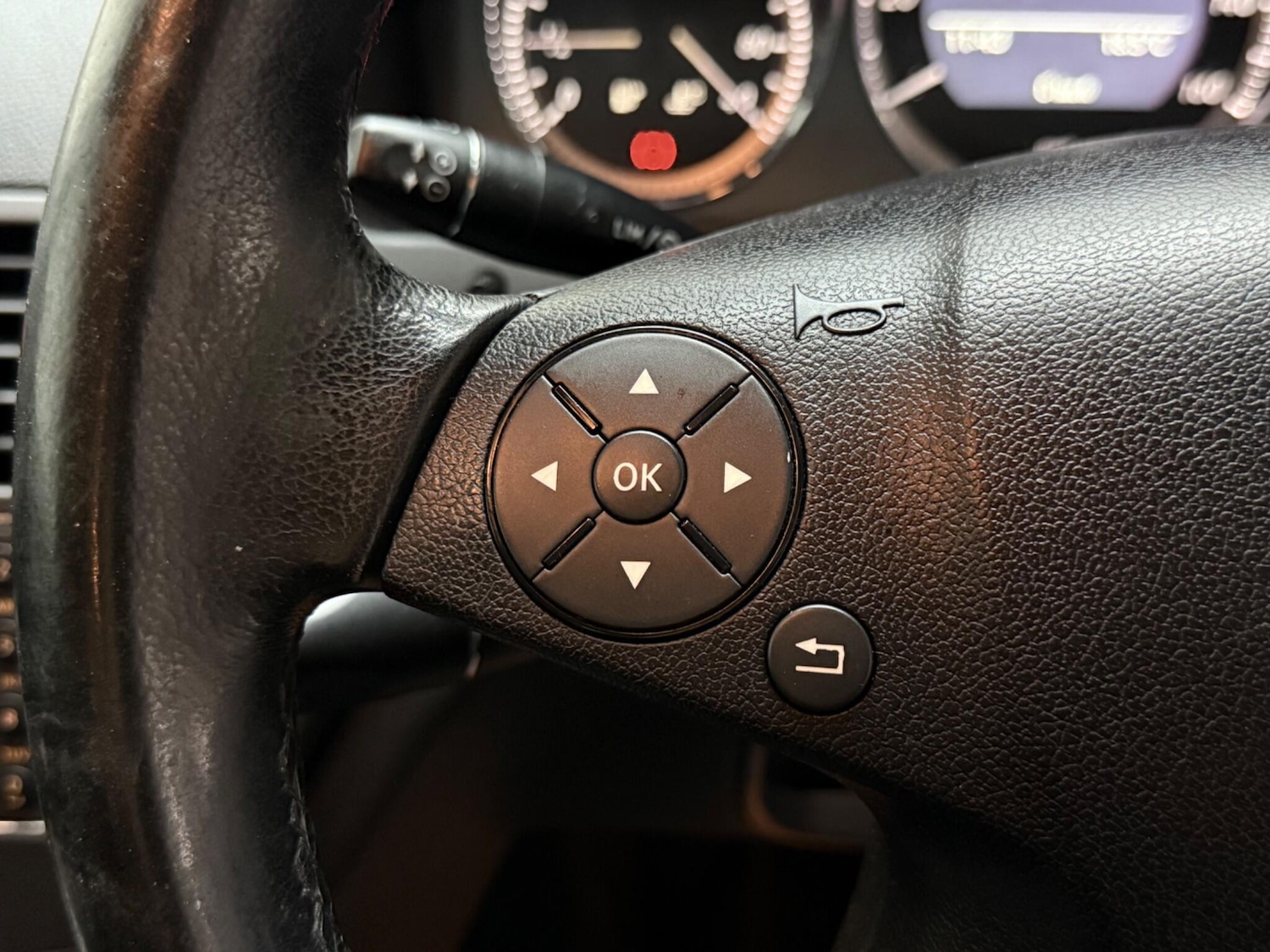 Used Mercedes-Benz C-Class 2010 for sale - 75965947: Photo 8
