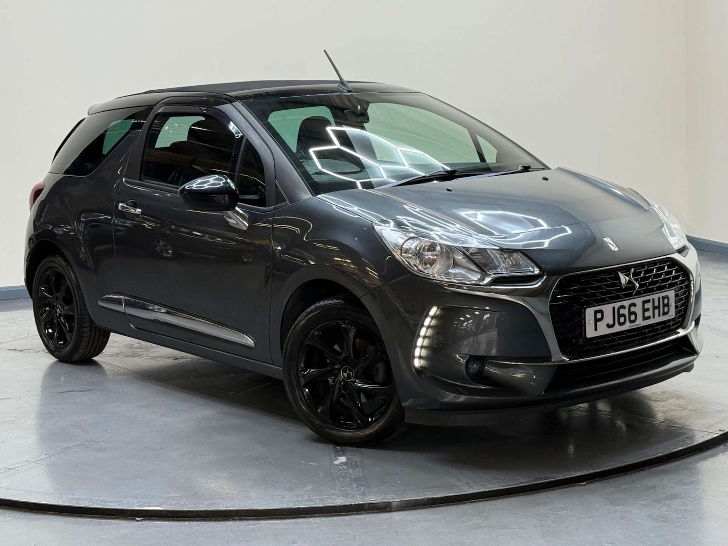 Used DS Automobiles DS 3 Cabrio 2016 for sale - 76181001: Photo 1