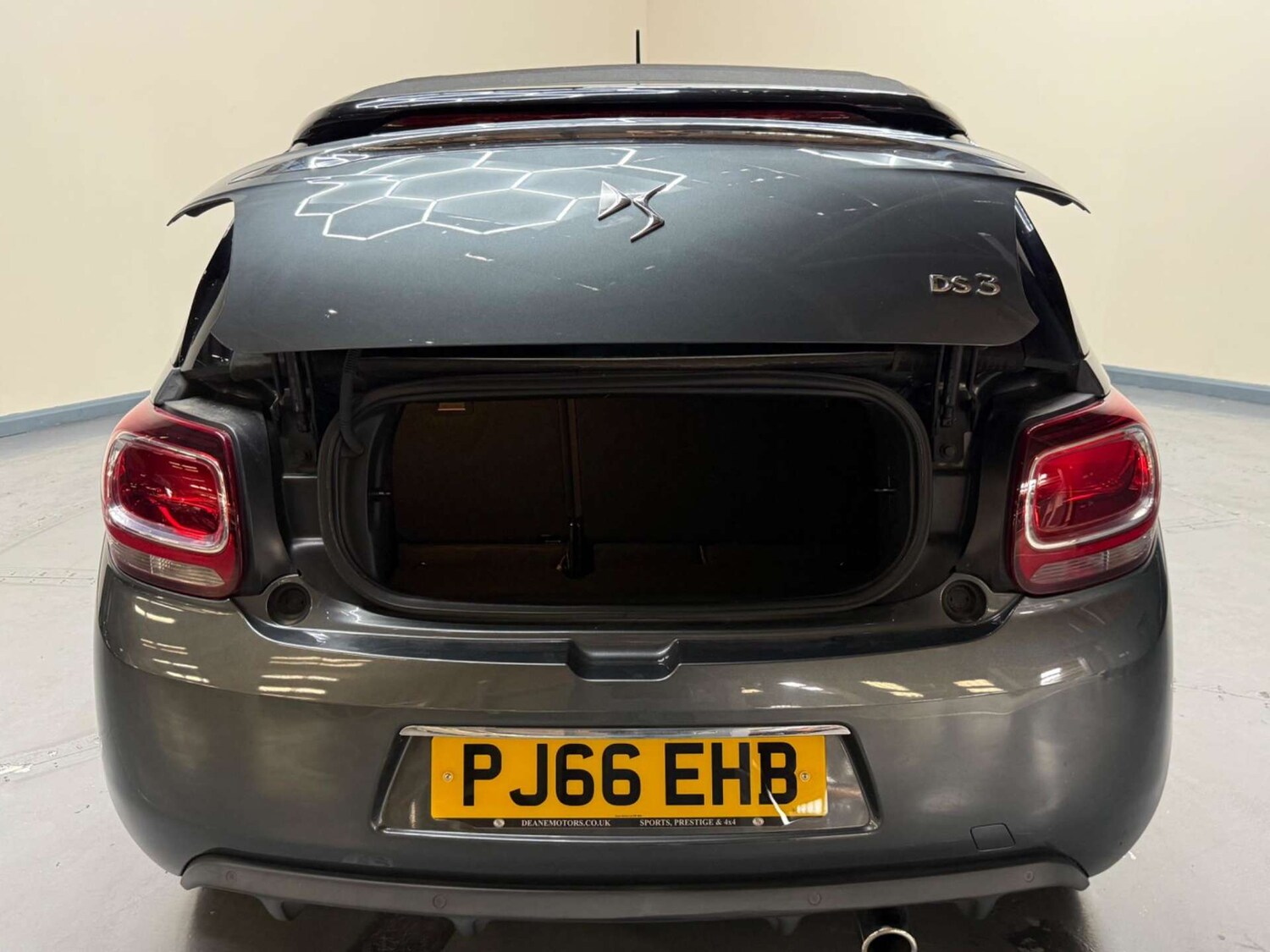 Used DS Automobiles DS 3 Cabrio 2016 for sale - 76181001: Photo 11