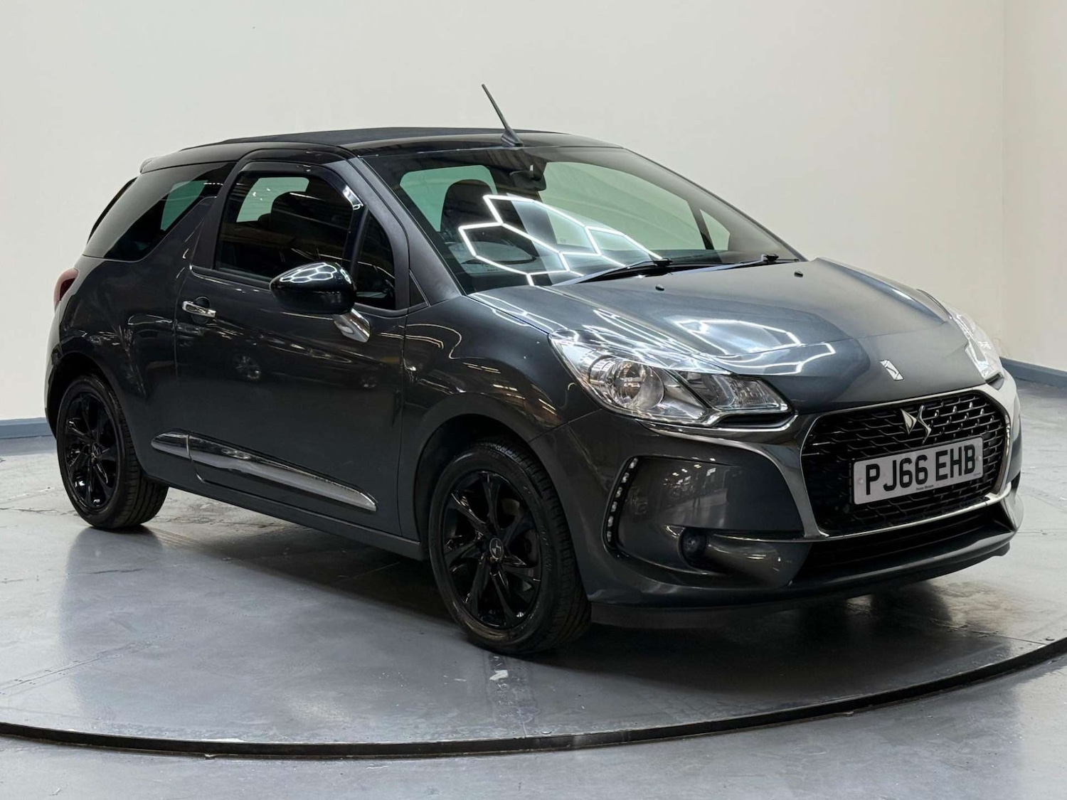 Used DS Automobiles DS 3 Cabrio 2016 for sale - 76181001: Photo 13