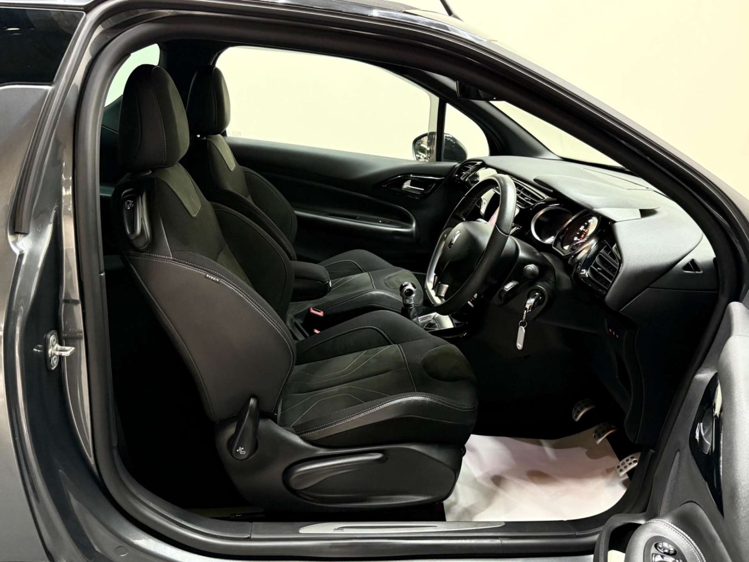 Used DS Automobiles DS 3 Cabrio 2016 for sale - 76181001: Photo 15