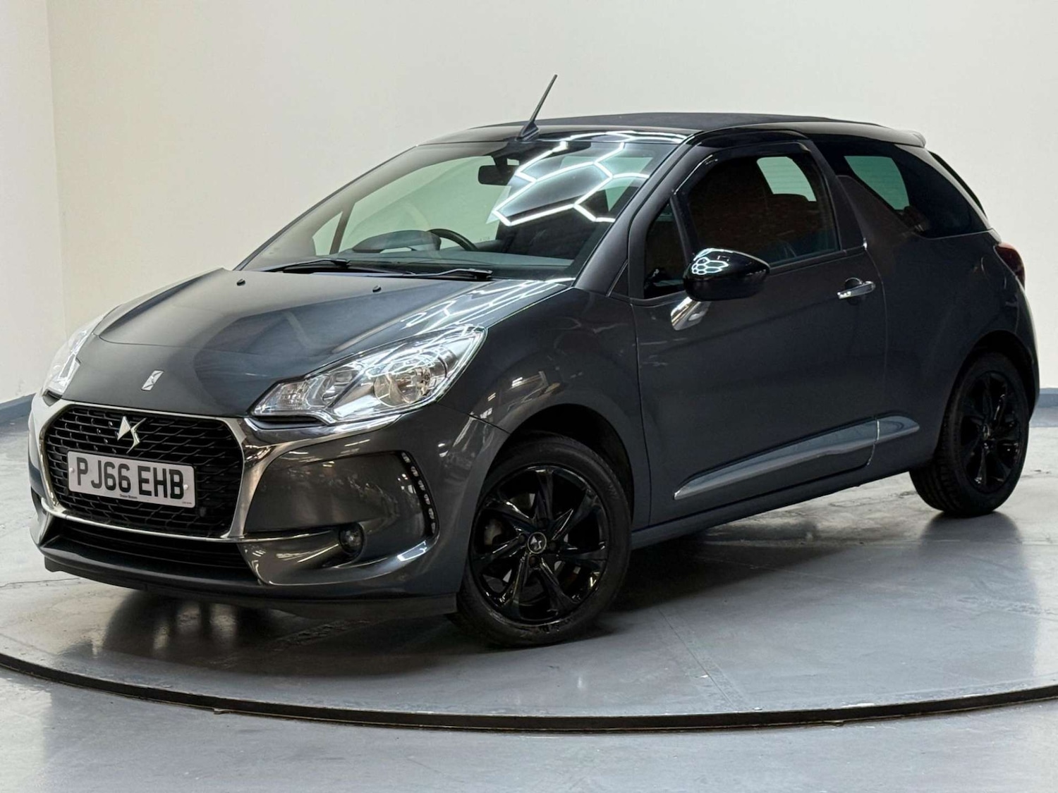 Used DS Automobiles DS 3 Cabrio 2016 for sale - 76181001: Photo 2