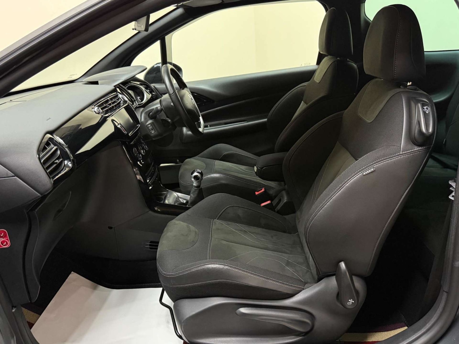 Used DS Automobiles DS 3 Cabrio 2016 for sale - 76181001: Photo 3