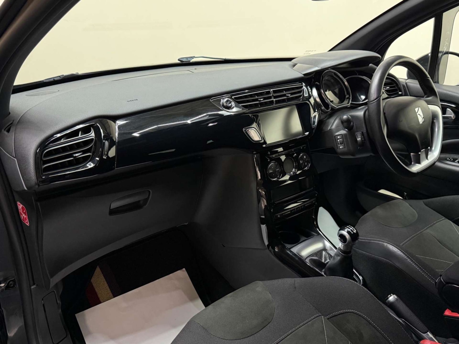 Used DS Automobiles DS 3 Cabrio 2016 for sale - 76181001: Photo 31