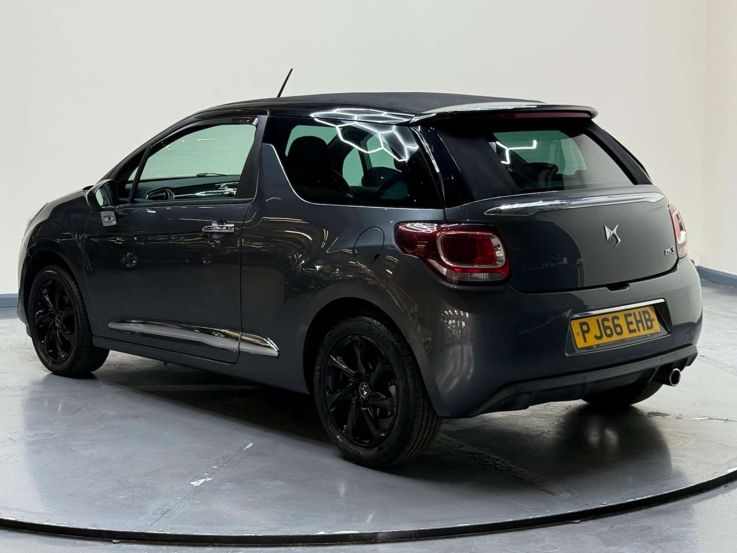 Used DS Automobiles DS 3 Cabrio 2016 for sale - 76181001: Photo 39