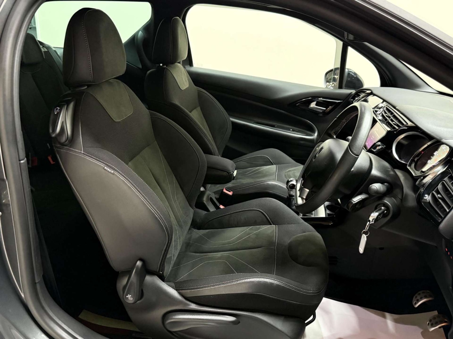 Used DS Automobiles DS 3 Cabrio 2016 for sale - 76181001: Photo 4