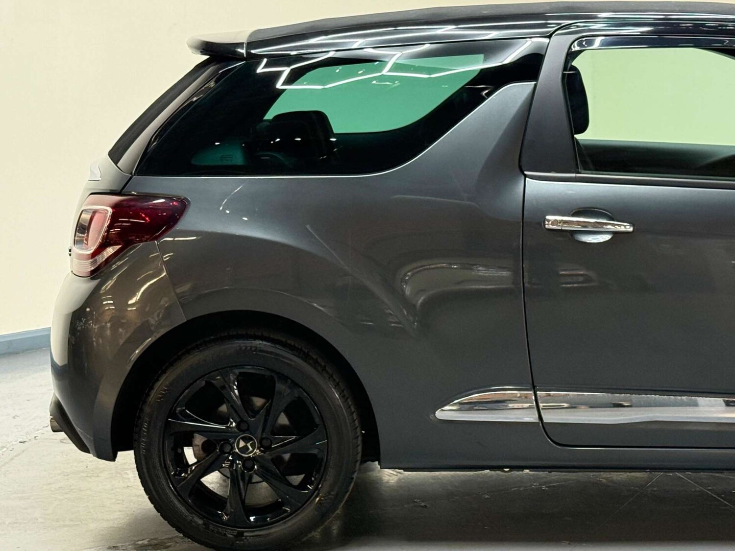 Used DS Automobiles DS 3 Cabrio 2016 for sale - 76181001: Photo 42