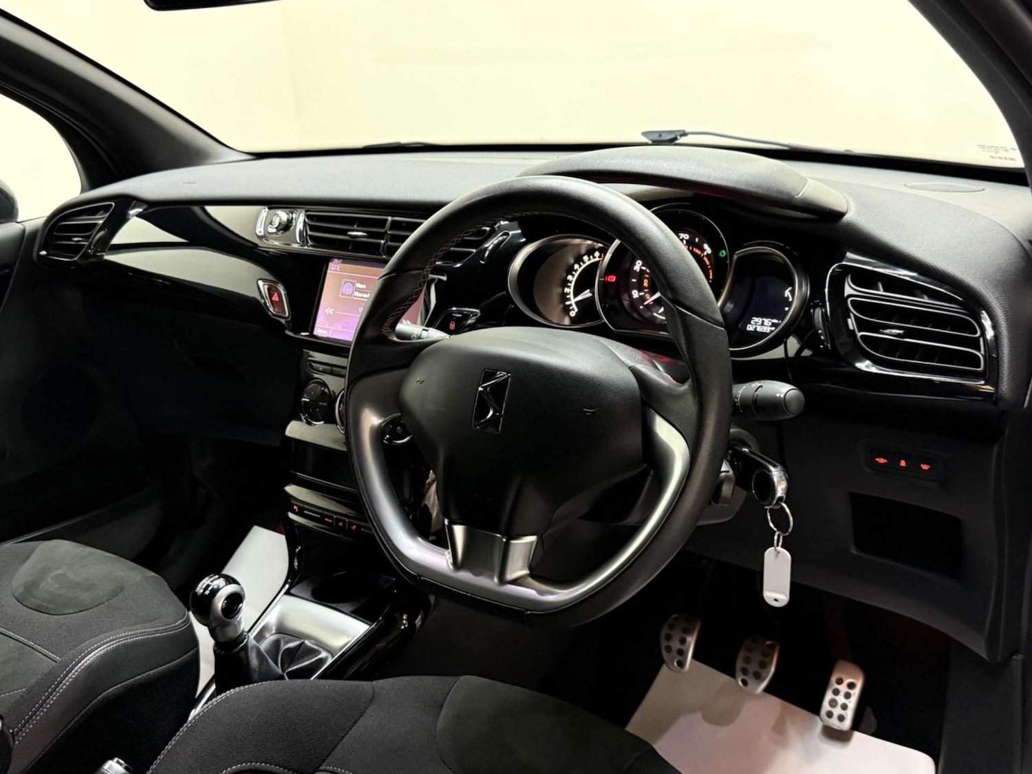 Used DS Automobiles DS 3 Cabrio 2016 for sale - 76181001: Photo 5