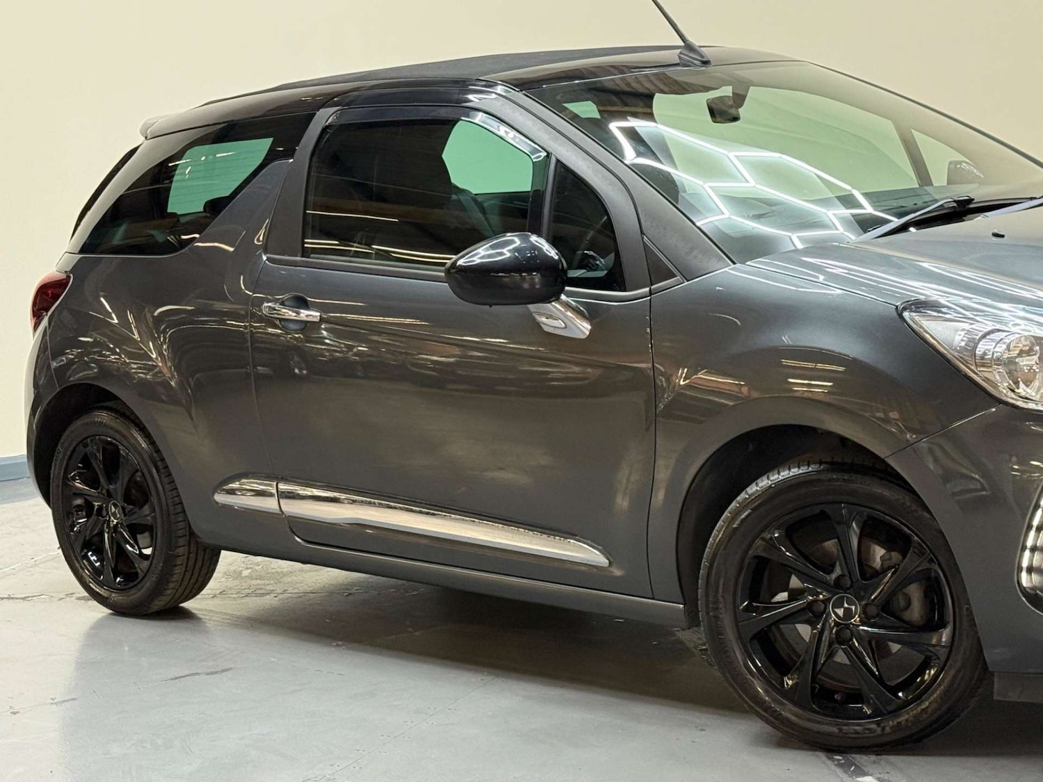 Used DS Automobiles DS 3 Cabrio 2016 for sale - 76181001: Photo 51