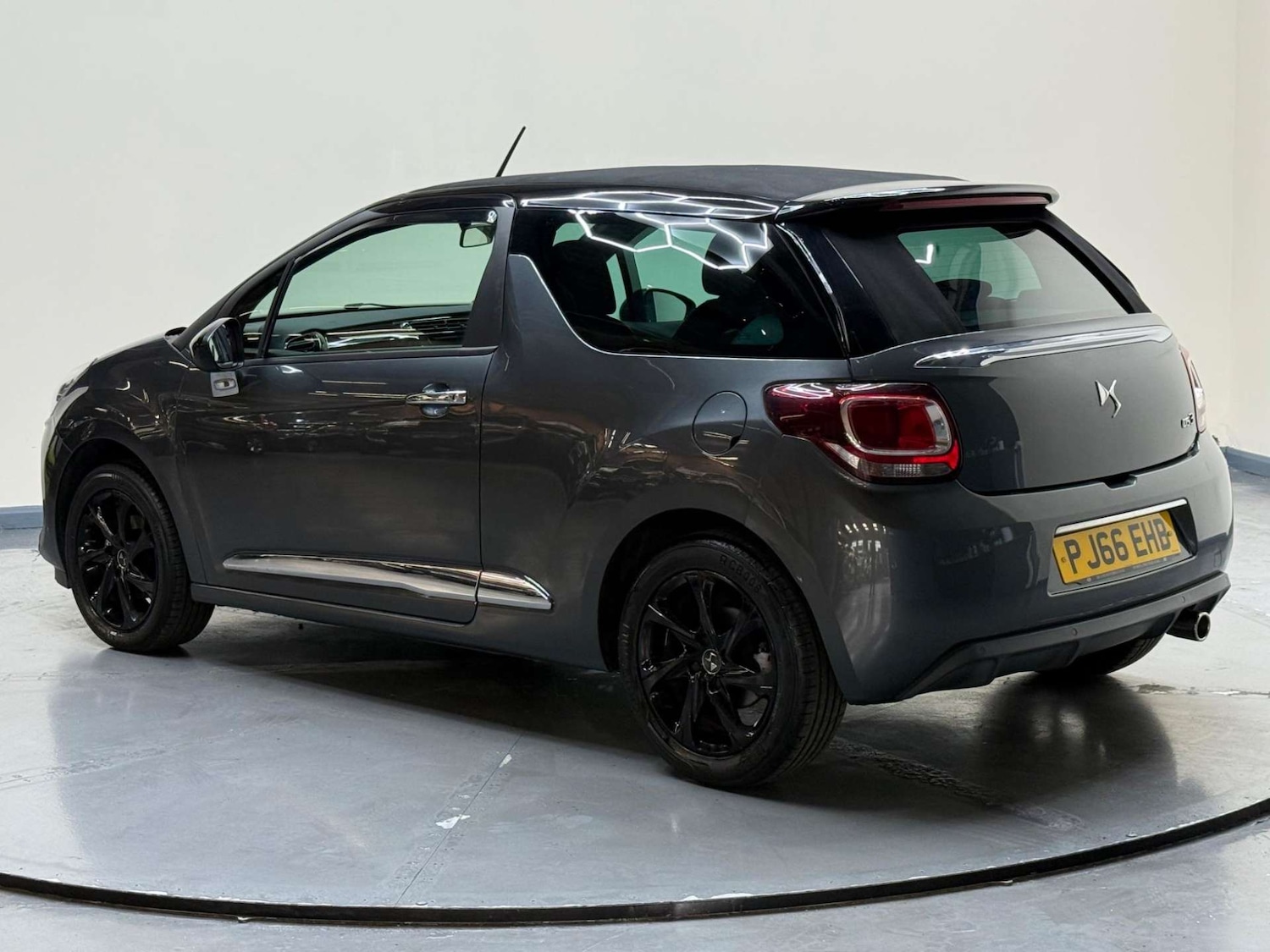 Used DS Automobiles DS 3 Cabrio 2016 for sale - 76181001: Photo 8