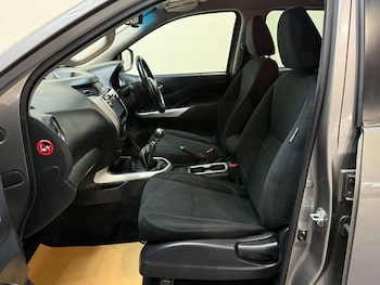 Used Nissan Navara 2018 for sale - 77604033: Photo