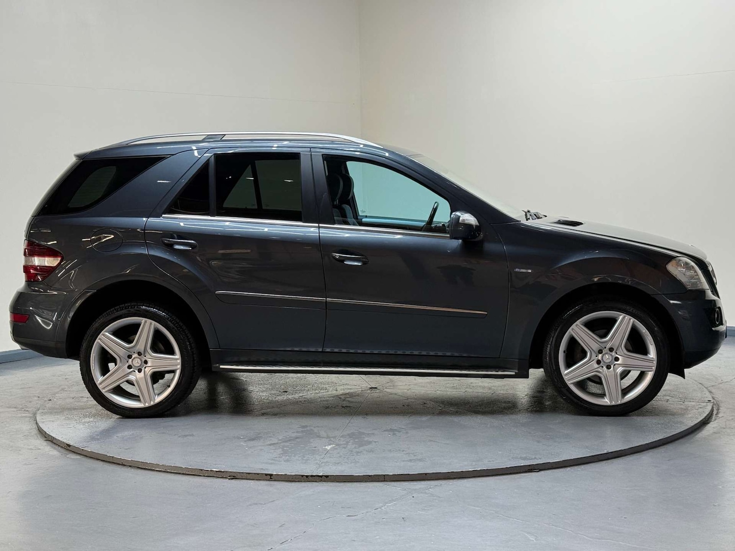 Used Mercedes-Benz M Class 2010 for sale - 77065402: Photo 13