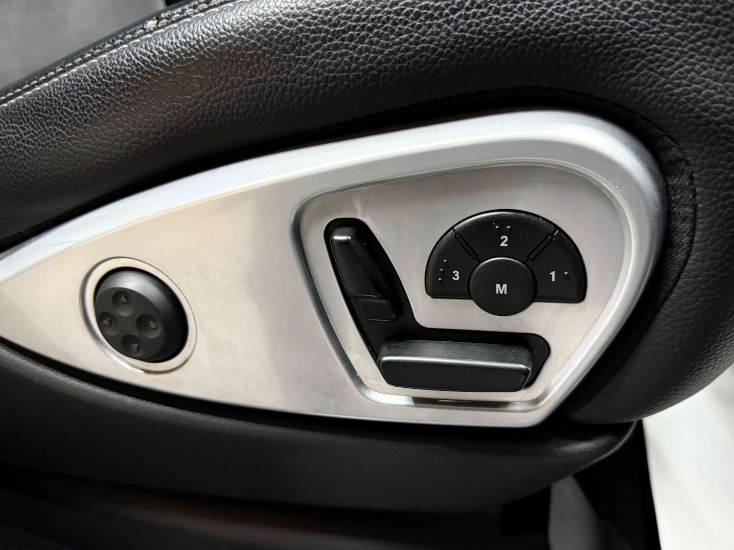 Used Mercedes-Benz M Class 2010 for sale - 77065402: Photo 25