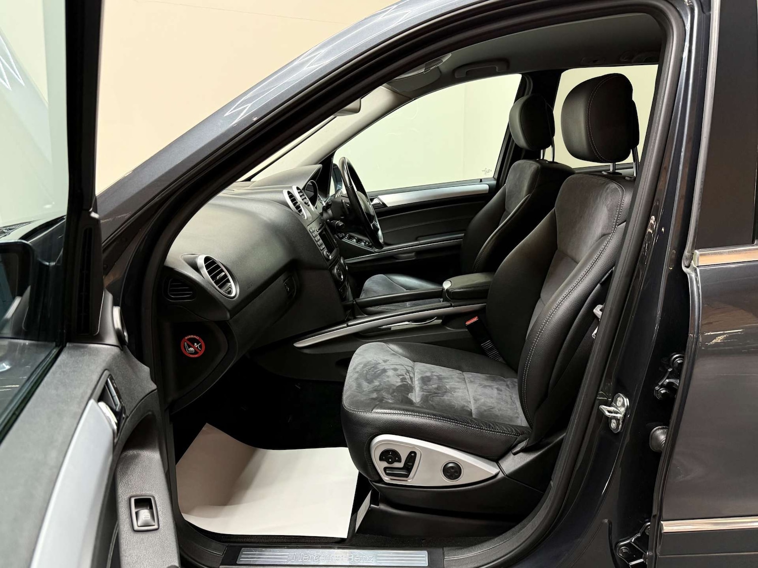 Used Mercedes-Benz M Class 2010 for sale - 77065402: Photo 32