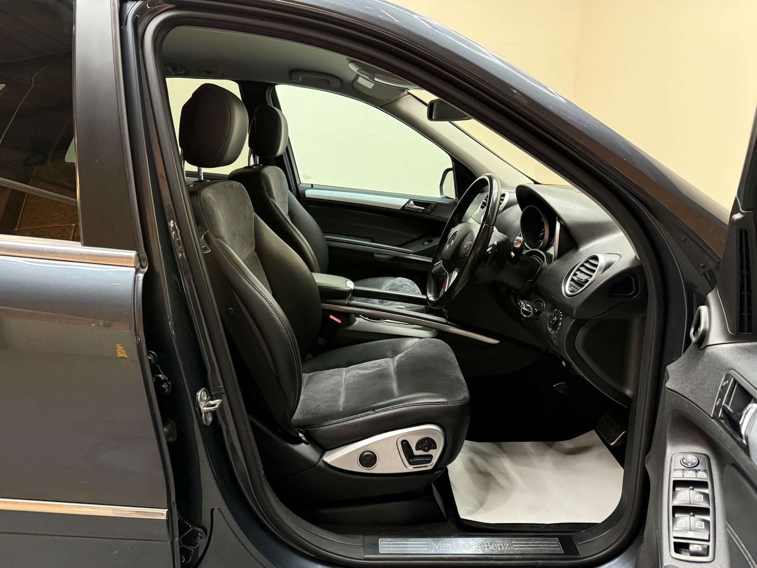 Used Mercedes-Benz M Class 2010 for sale - 77065402: Photo 57