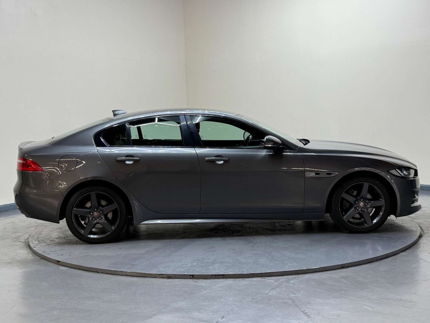 Used Jaguar XE 2018 for sale - 76601613: Photo 14