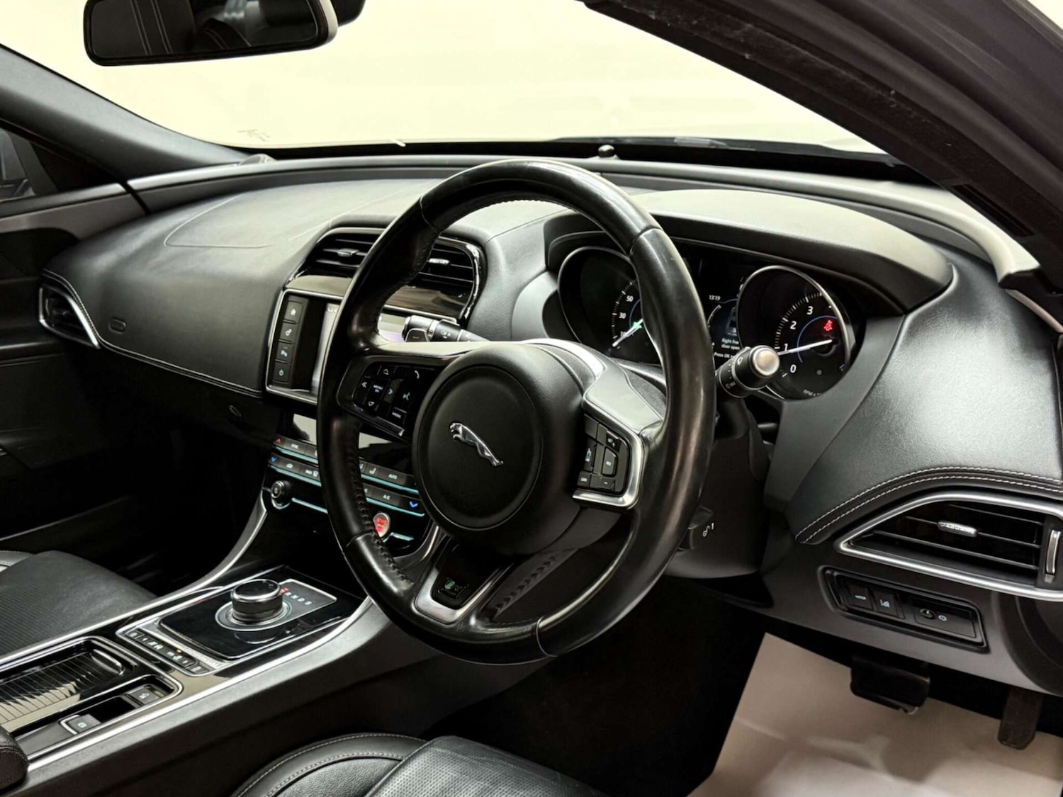 Used Jaguar XE 2018 for sale - 76601613: Photo 17