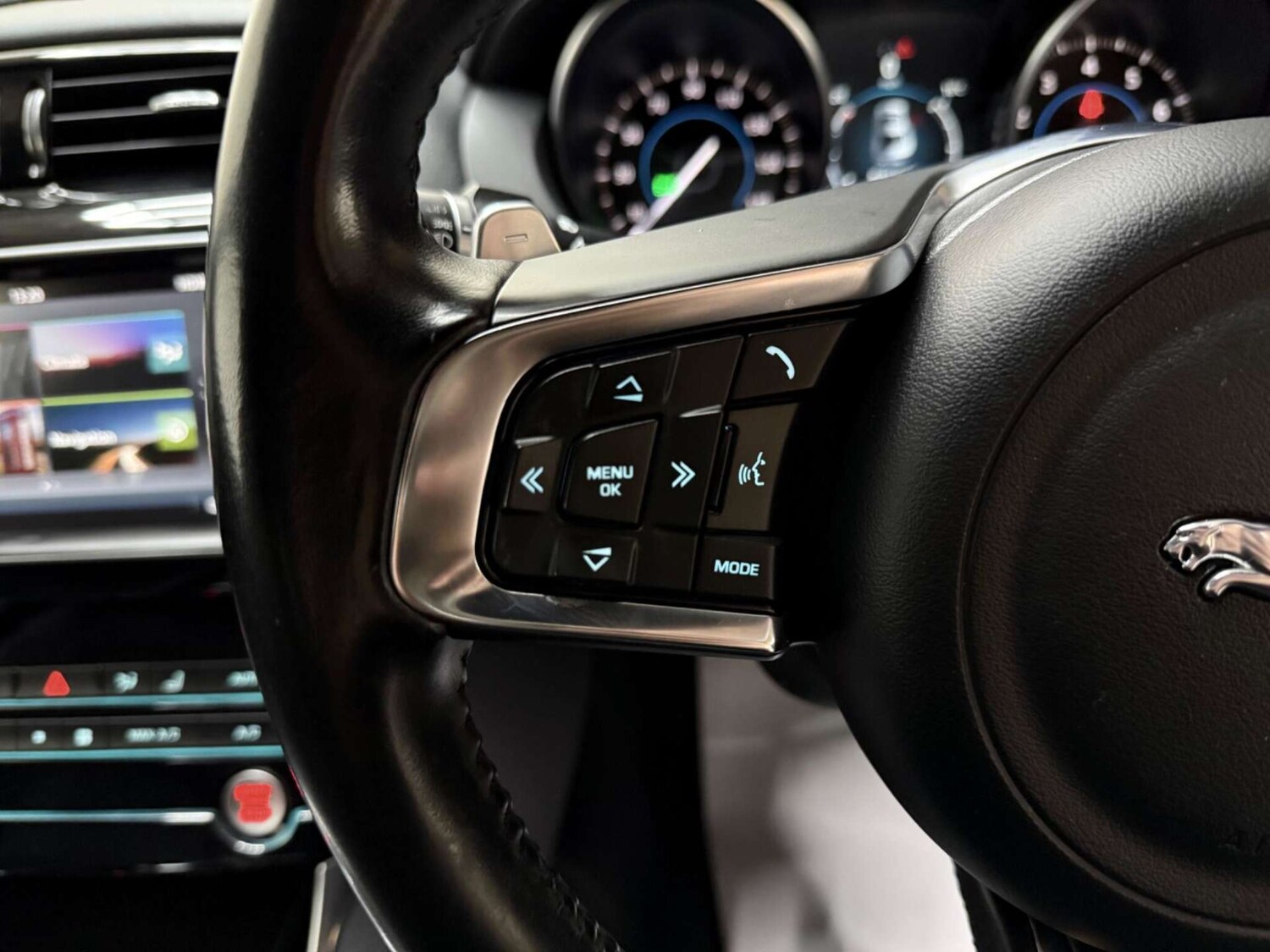 Used Jaguar XE 2018 for sale - 76601613: Photo 18