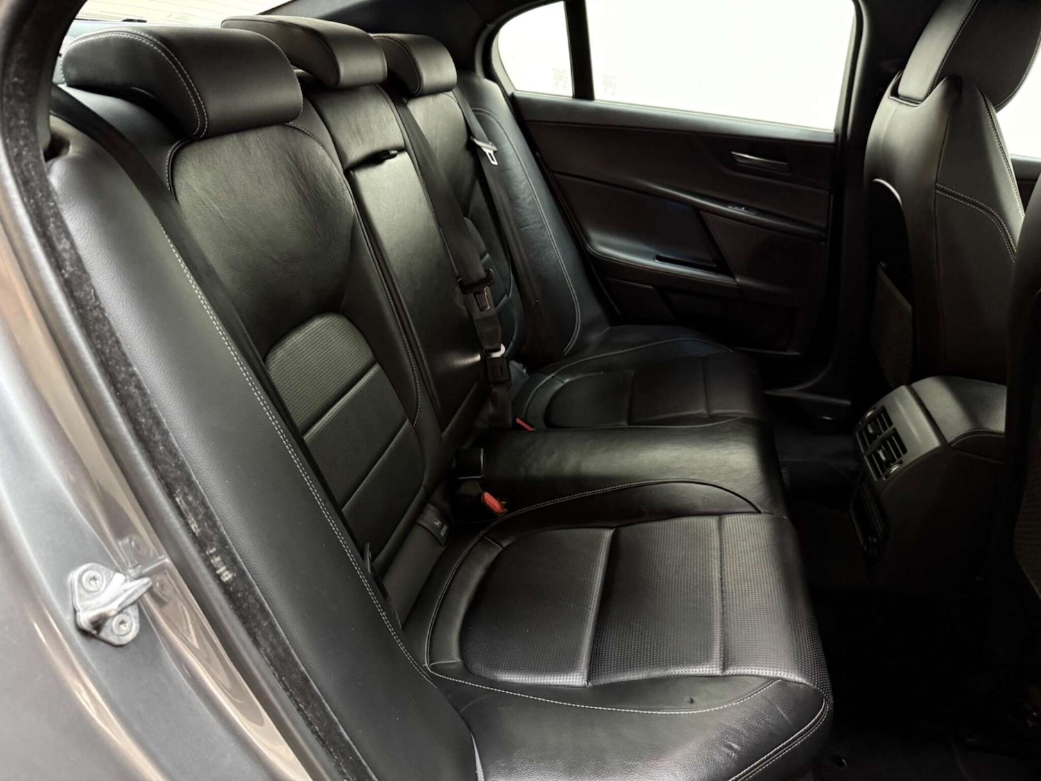 Used Jaguar XE 2018 for sale - 76601613: Photo 32