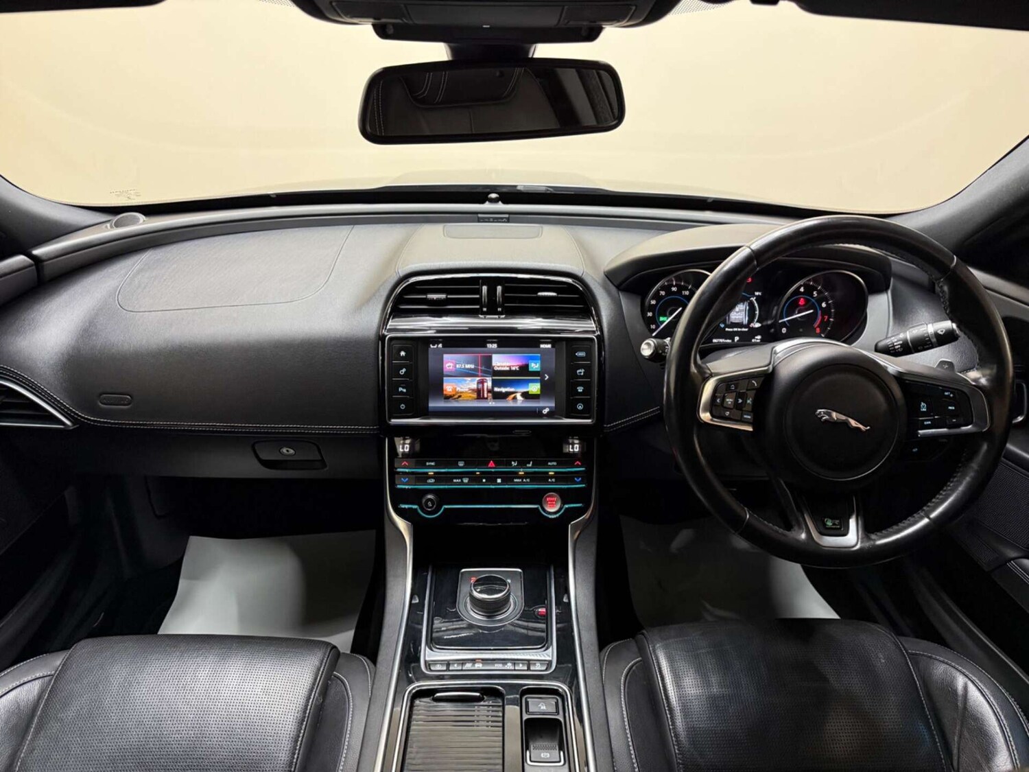 Used Jaguar XE 2018 for sale - 76601613: Photo 35