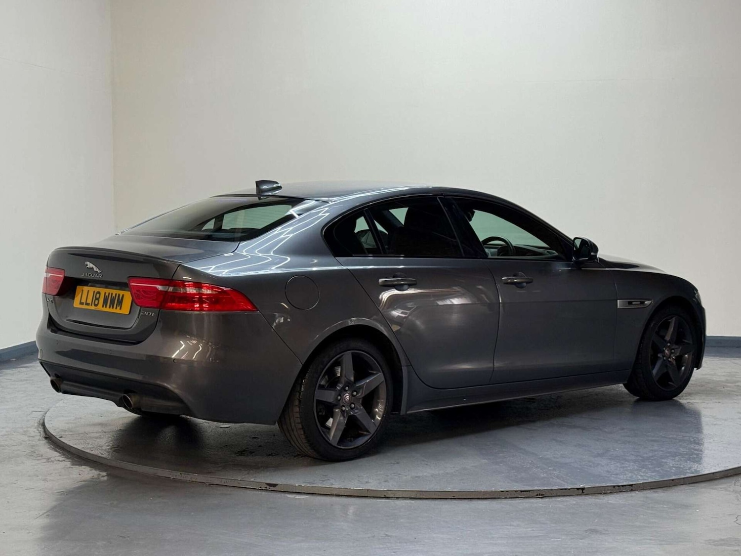 Used Jaguar XE 2018 for sale - 76601613: Photo 6