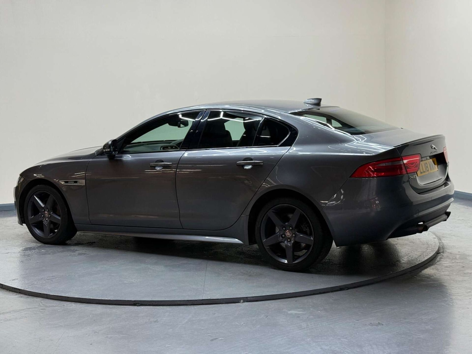 Used Jaguar XE 2018 for sale - 76601613: Photo 7