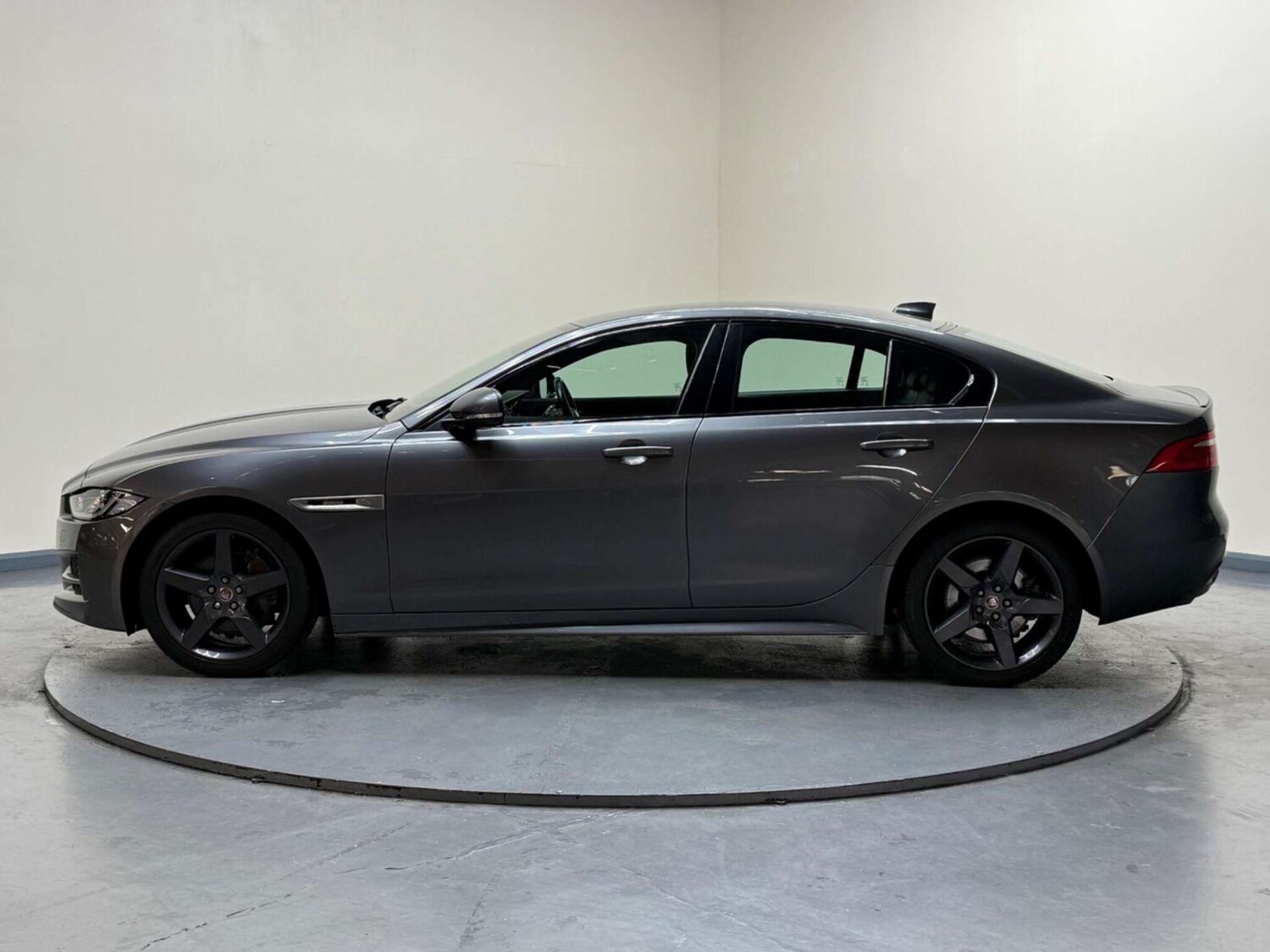 Used Jaguar XE 2018 for sale - 76601613: Photo 73