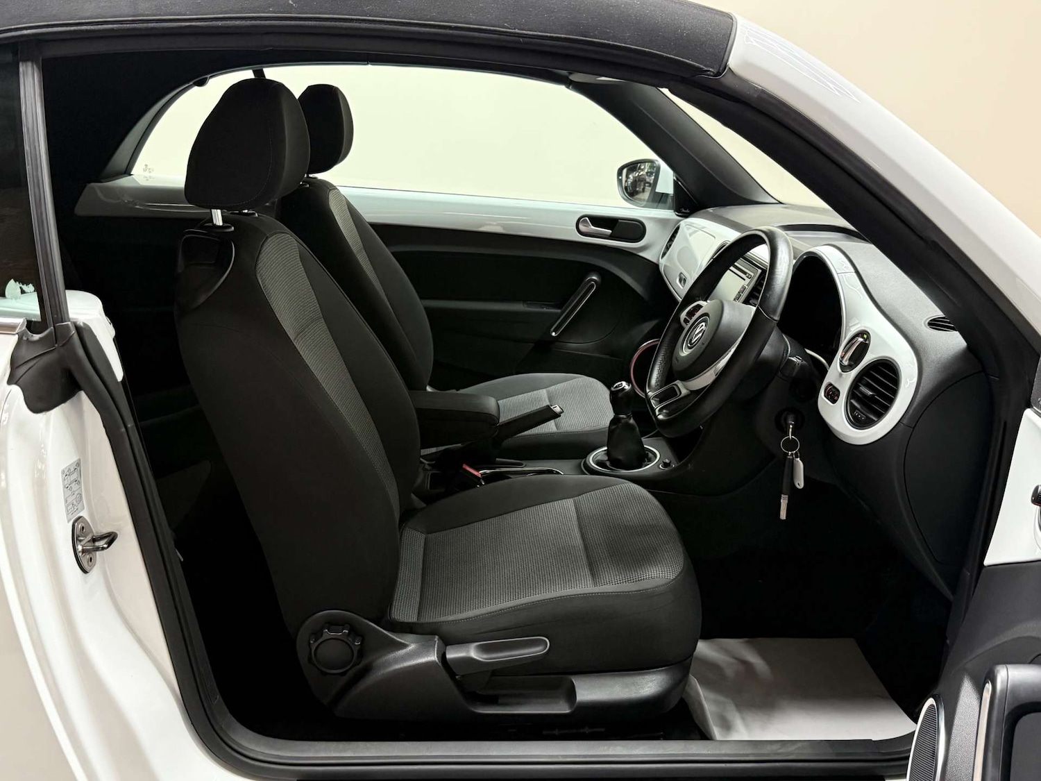 Used Volkswagen Beetle 2014 for sale - 76601471: Photo 14