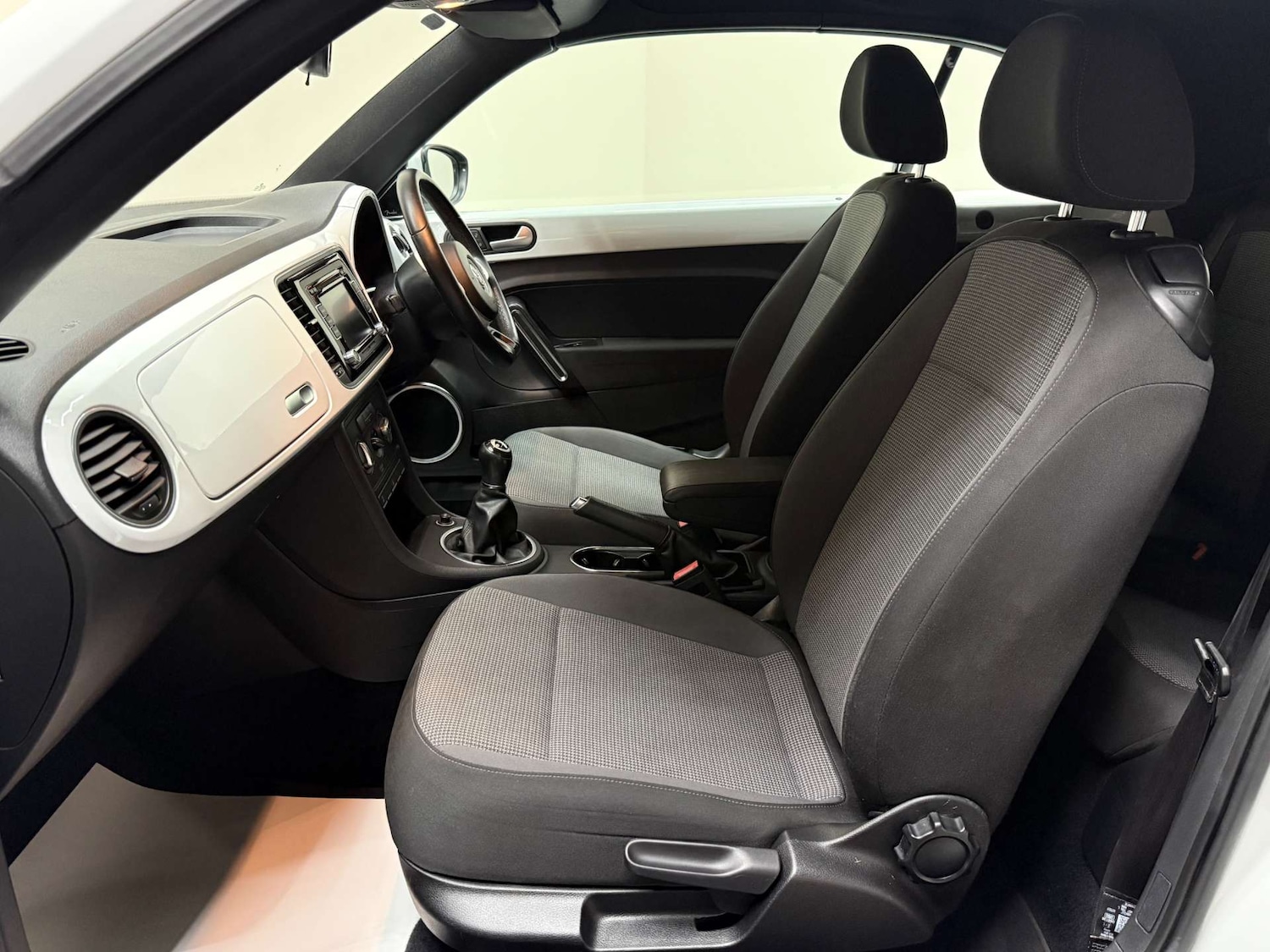 Used Volkswagen Beetle 2014 for sale - 76601471: Photo 4