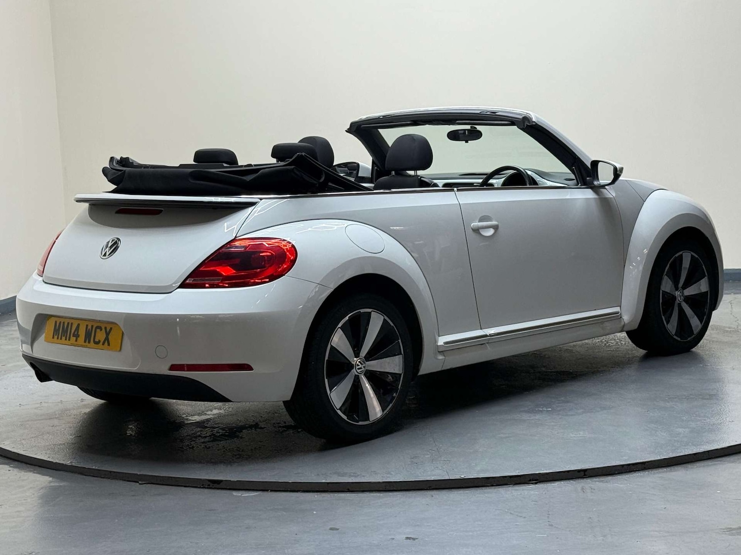 Used Volkswagen Beetle 2014 for sale - 76601471: Photo 6