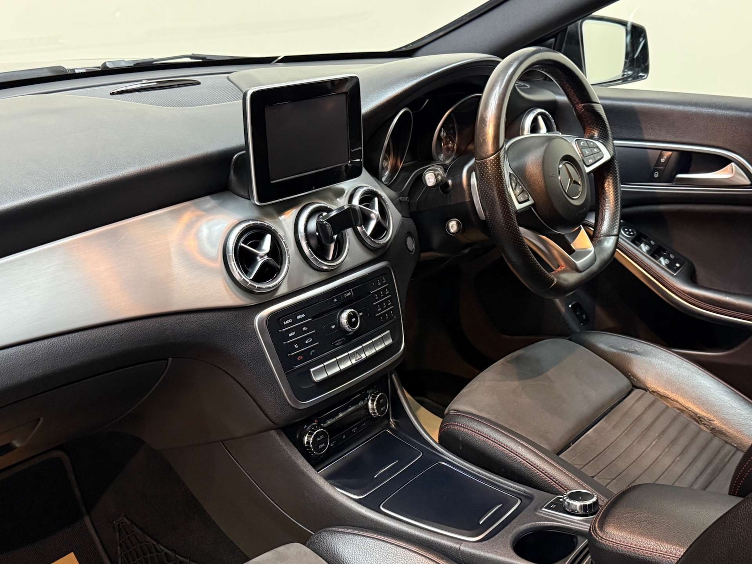 Used Mercedes-Benz CLA 2017 for sale - 77676627: Photo 27