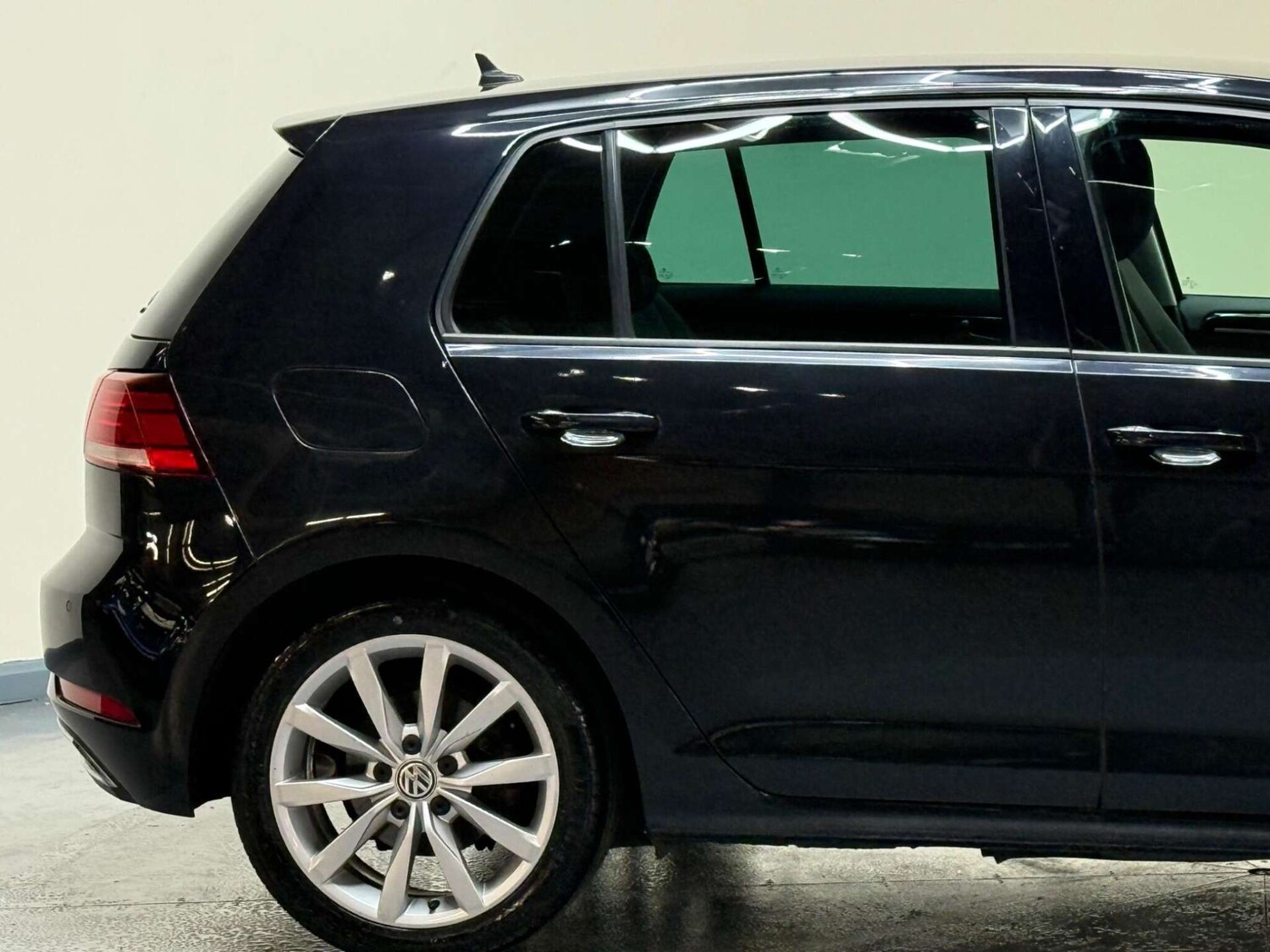 Used Volkswagen Golf 2019 for sale - 76601990: Photo 48