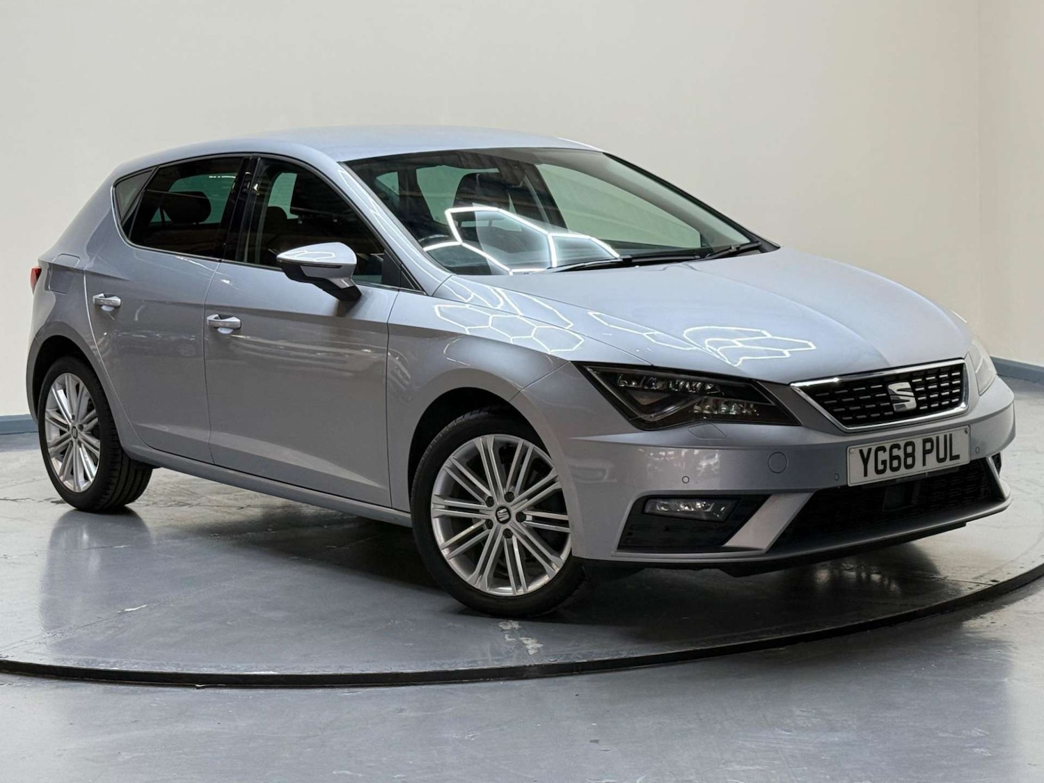 Used SEAT Leon 2019 for sale - 76363879: Photo 1