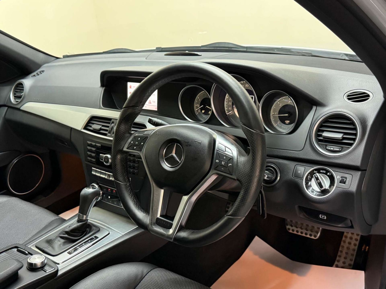 Used Mercedes-Benz C Class 2012 for sale - 76363839: Photo 15