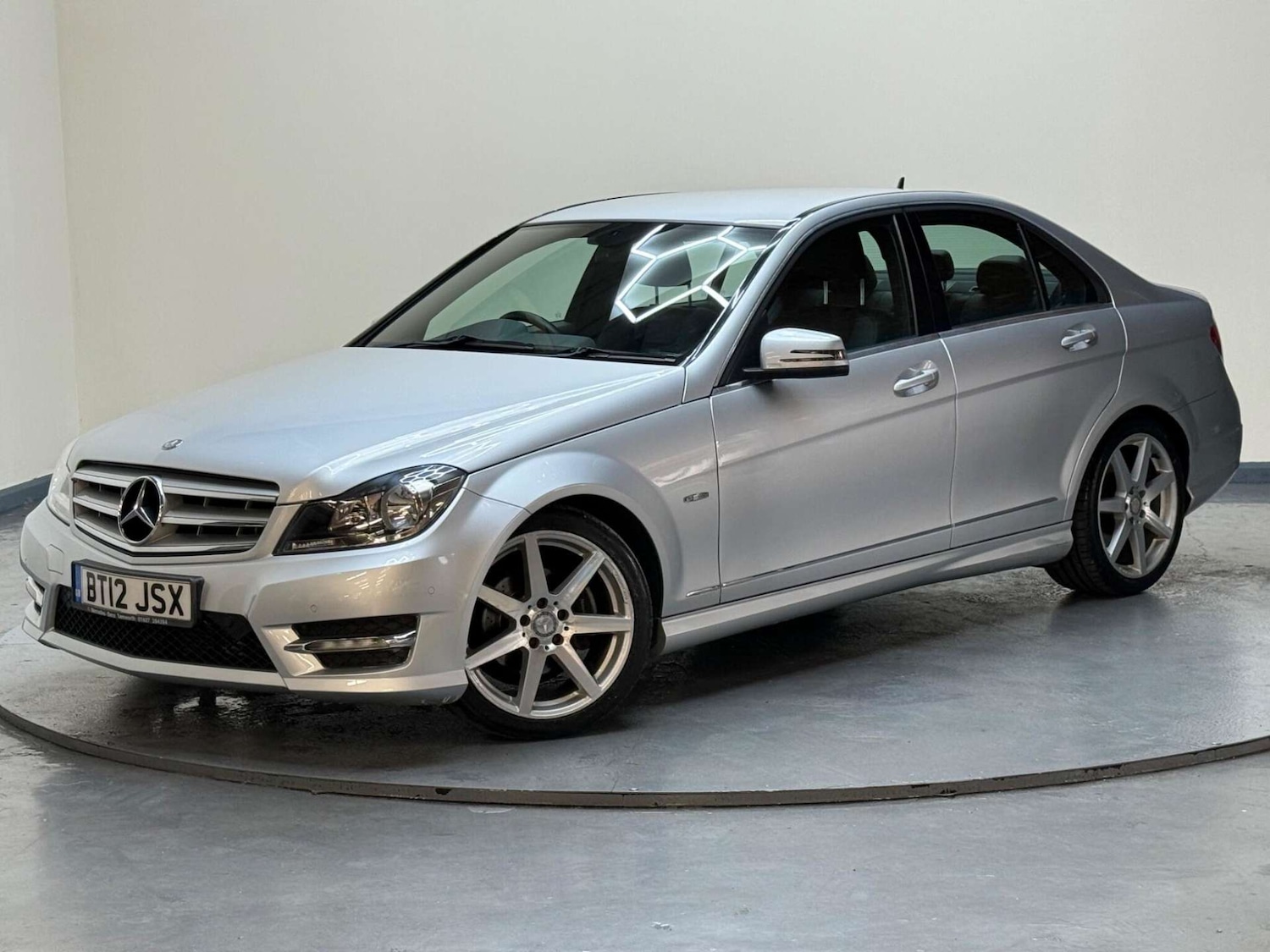 Used Mercedes-Benz C Class 2012 for sale - 76363839: Photo 2