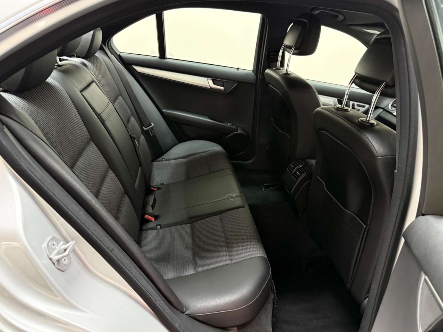 Used Mercedes-Benz C Class 2012 for sale - 76363839: Photo 27