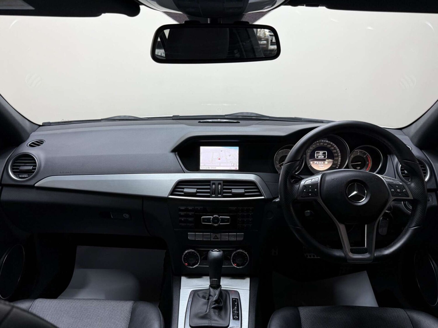 Used Mercedes-Benz C Class 2012 for sale - 76363839: Photo 3