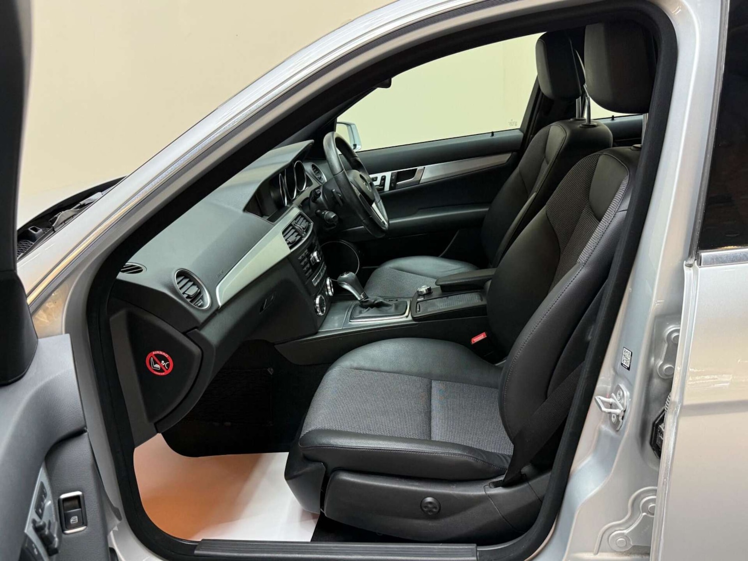 Used Mercedes-Benz C Class 2012 for sale - 76363839: Photo 32