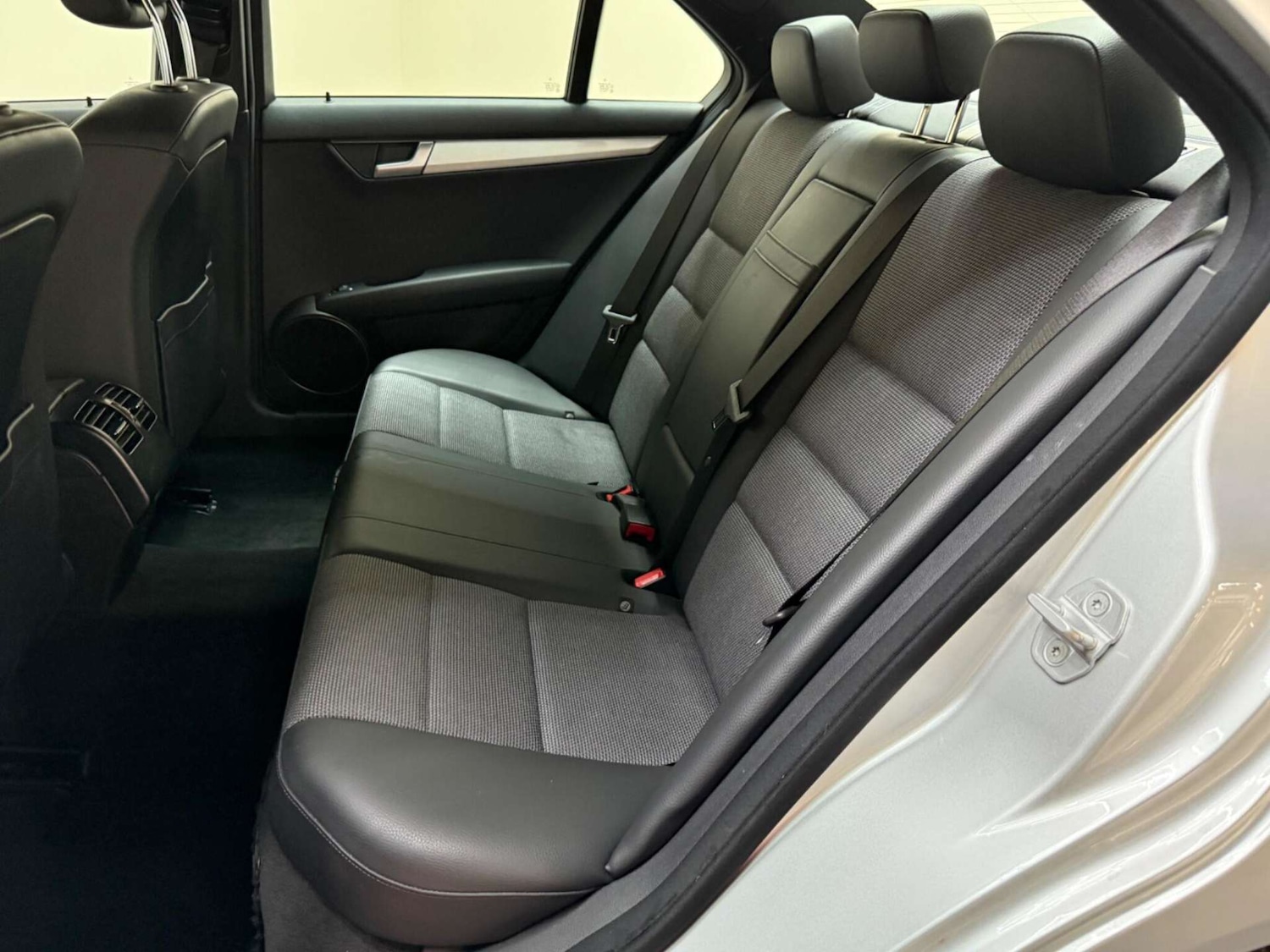 Used Mercedes-Benz C Class 2012 for sale - 76363839: Photo 35