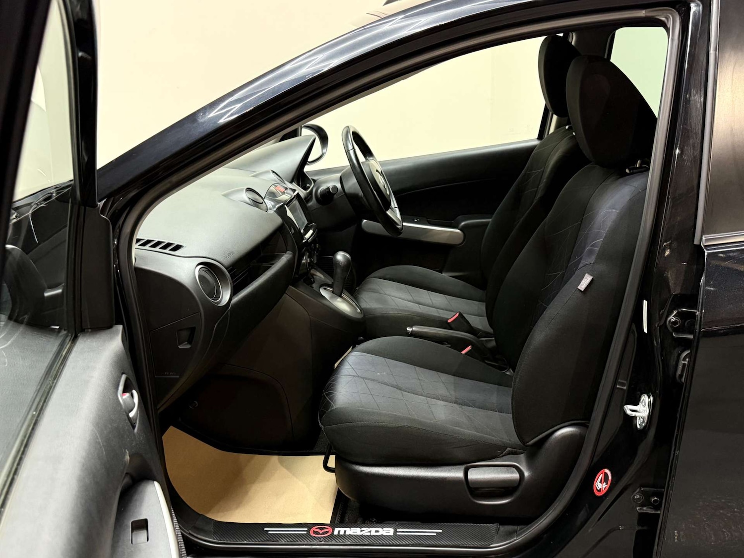 Used Mazda Mazda2 2014 for sale - 77355491: Photo 29