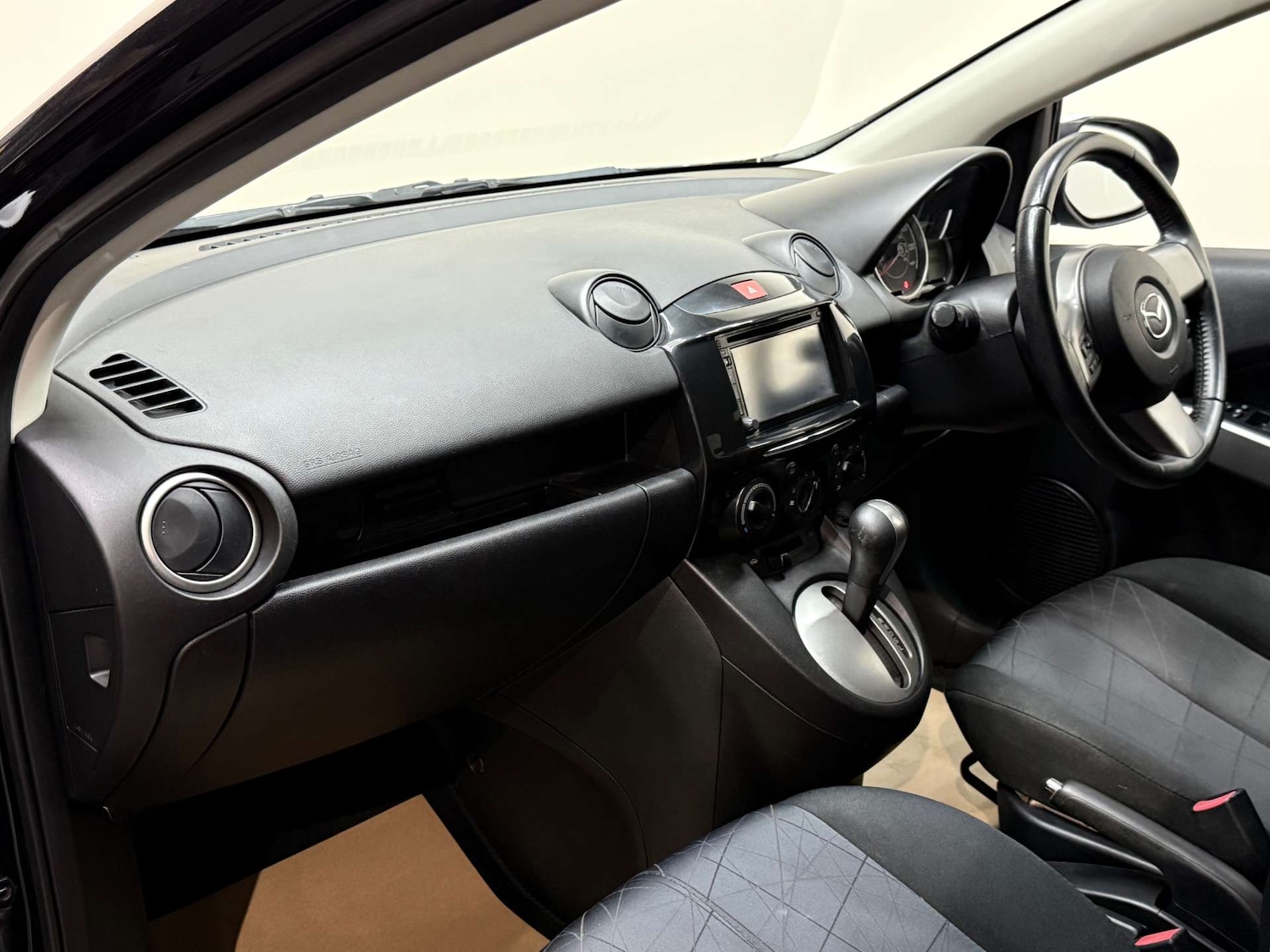 Used Mazda Mazda2 2014 for sale - 77355491: Photo 30