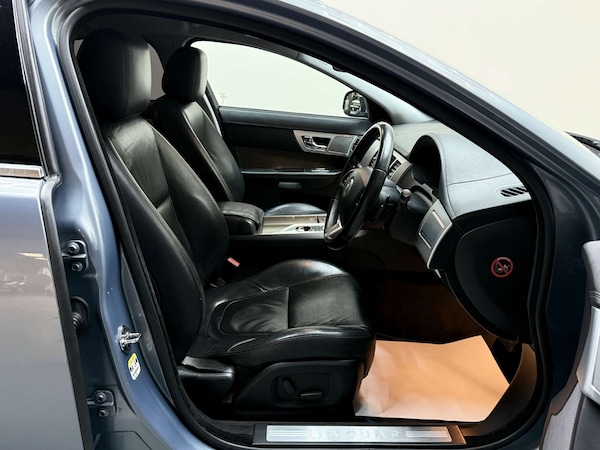 Used Jaguar XF 2013 for sale - 76263529: Photo 15