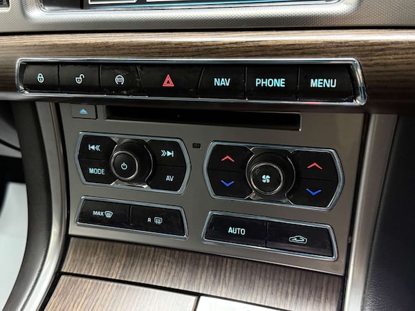 Used Jaguar XF 2013 for sale - 76263529: Photo 25