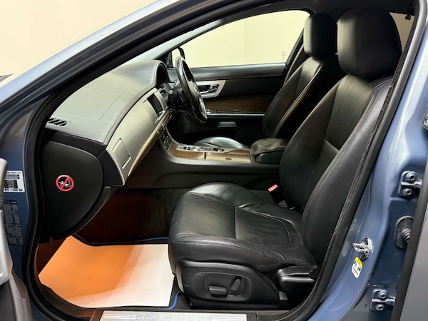 Used Jaguar XF 2013 for sale - 76263529: Photo 4